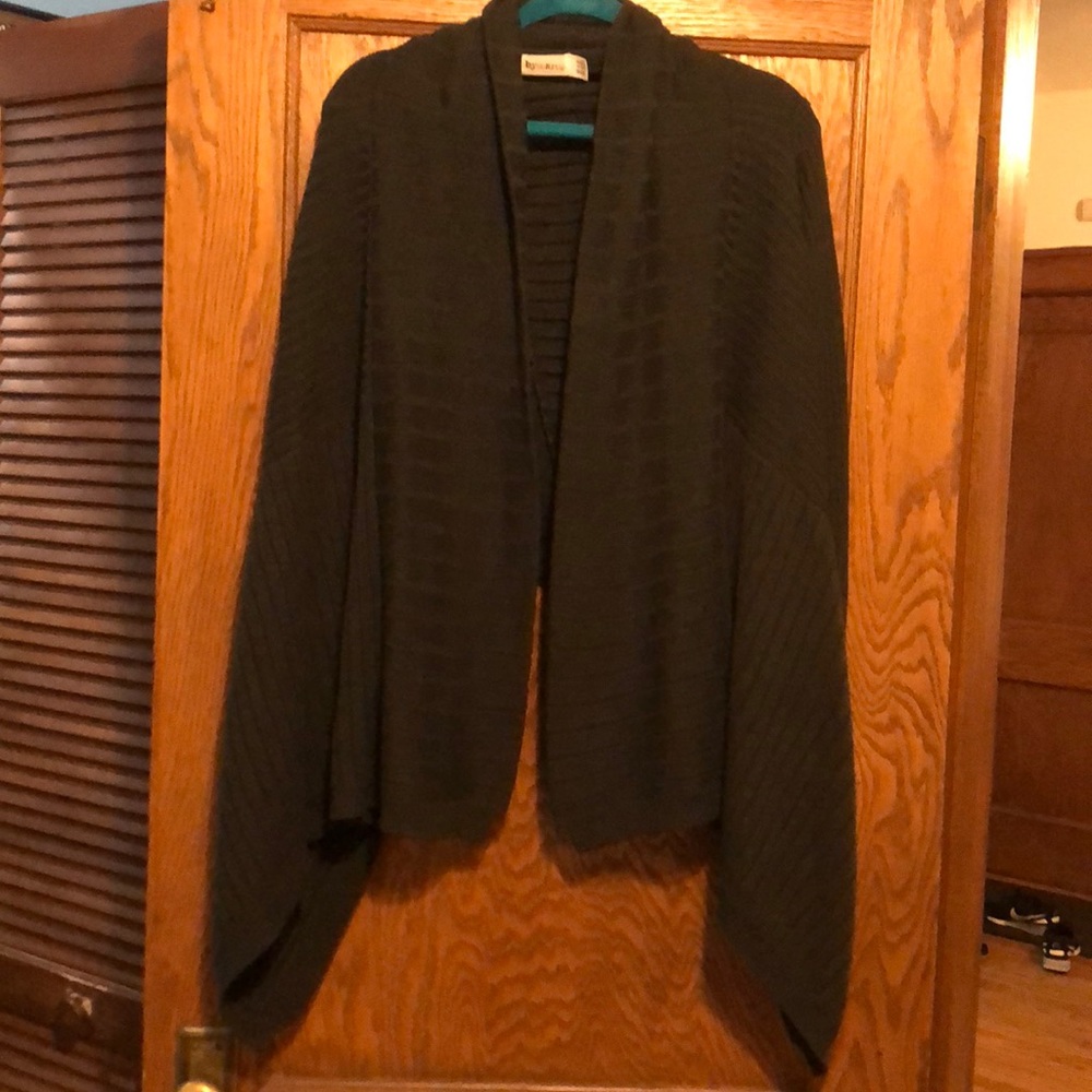 Urban Outfitters Gray Knit Waterfall Sweater Size small